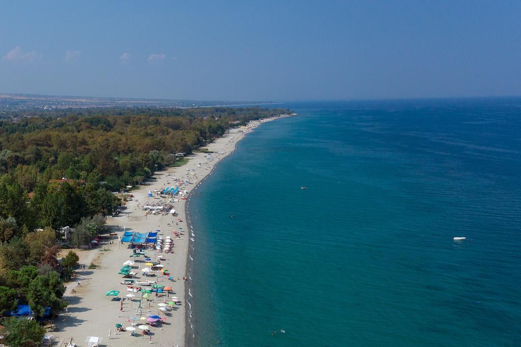 Sintrivanis Resort Beach Paralía Skotínis المظهر الخارجي الصورة