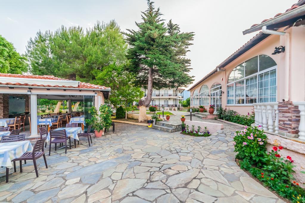 Sintrivanis Resort Beach Paralía Skotínis المظهر الخارجي الصورة